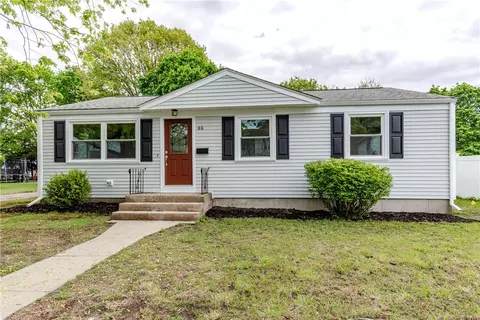 86 Farnum Rd, Warwick, RI 02888