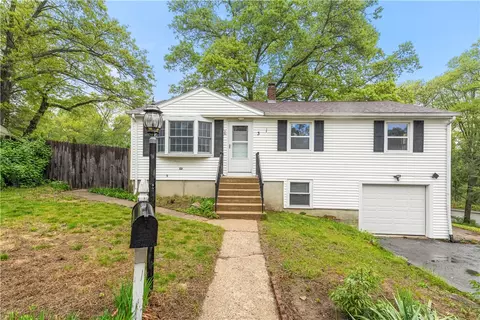 3 Baylor Dr, Coventry, RI 02816