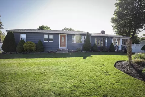102 Julian Rd, Warwick, RI 02889
