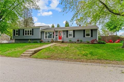 5 Cononchet Trl, East Greenwich, RI 02818