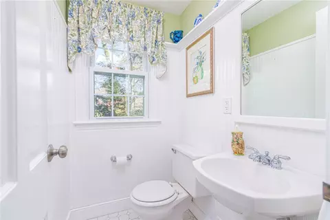 251 Crestwood Rd, Warwick, RI 02886 photo 9
