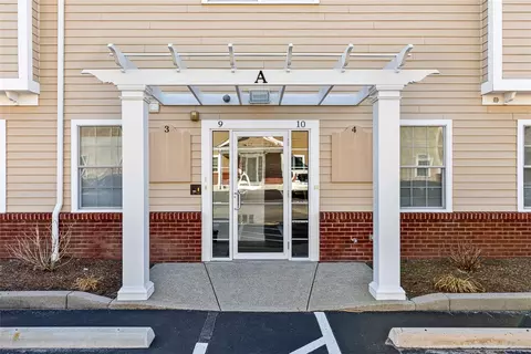 60 Bay Spring Ave #A9, Barrington, RI 02806