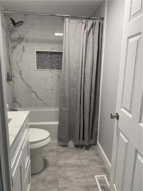 Bath - 170 Bartlett Dr, Warwick, RI 02886 photo 1 of 1