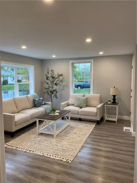 Living - 170 Bartlett Dr, Warwick, RI 02886 photo 2 of 3