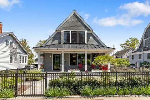 224 Gibbs Ave, Newport, RI 02840