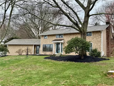 42 Kimberley Dr, South Kingstown, RI 02879