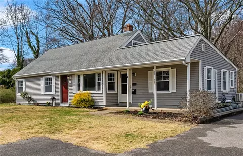 4 Sherbrooke Rd, Barrington, RI 02806