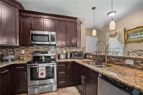 204 Coyle Ave, Pawtucket, RI 02861