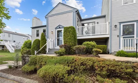 1 Willow Glen Cir #135, Warwick, RI 02889
