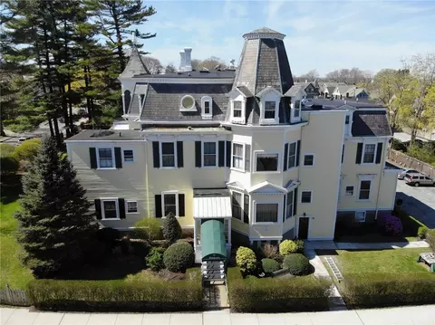 45 Ayrault Ave #8, Newport, RI 02840