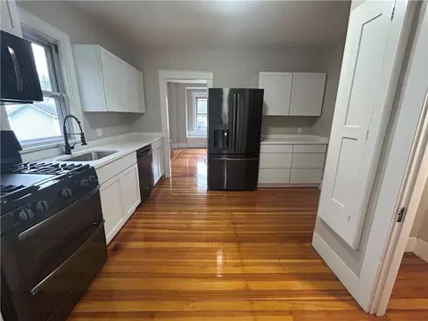 35 Arnold St, East Providence, RI 02915
