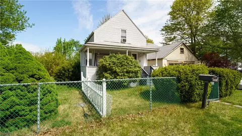 5 Beechcrest St, Warwick, RI 02888 photo 2