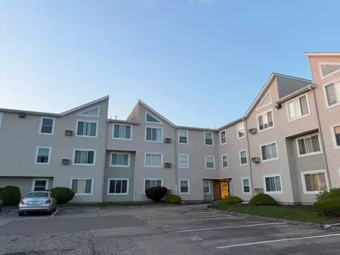 200 Woodlawn Ave #105, North Providence, RI 02904