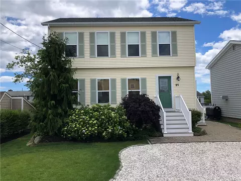 21 Oak Ave, Narragansett, RI 02882