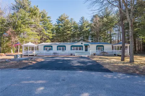 1 Giovanni Rose Ct, Coventry, RI 02816