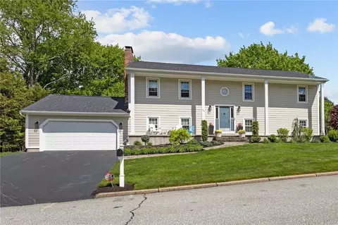 54 Paddock Dr, Warwick, RI 02886