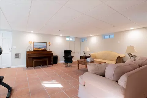 76 Westford Ave, Warwick, RI 02889 photo 34