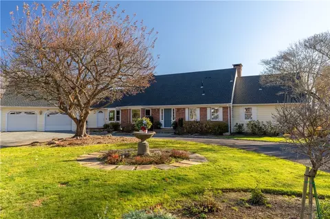 76 Westford Ave, Warwick, RI 02889 photo 2
