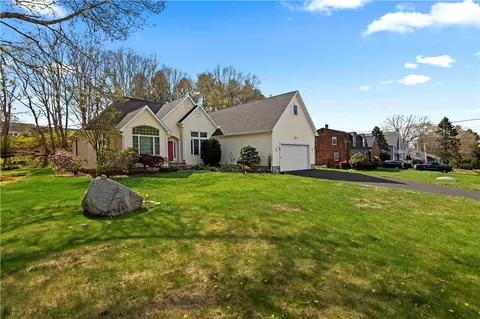 32 Trolley Ln, Westerly, RI 02891