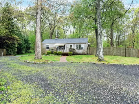 152 Indian Trl, South Kingstown, RI 02879