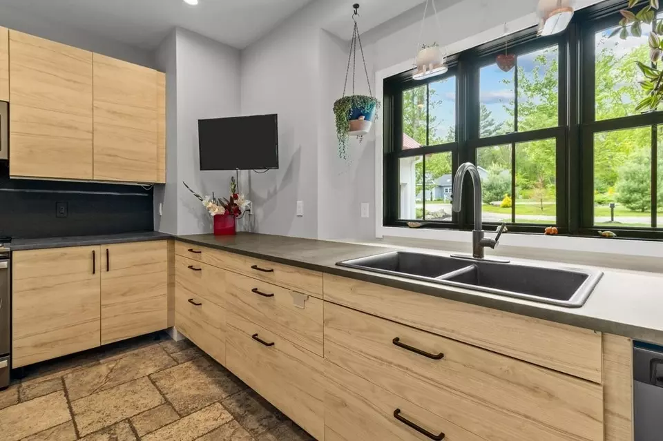 Kitchen - 45 Lloyd Bowen Ct, Glocester, RI 02814 photo 2 of 4