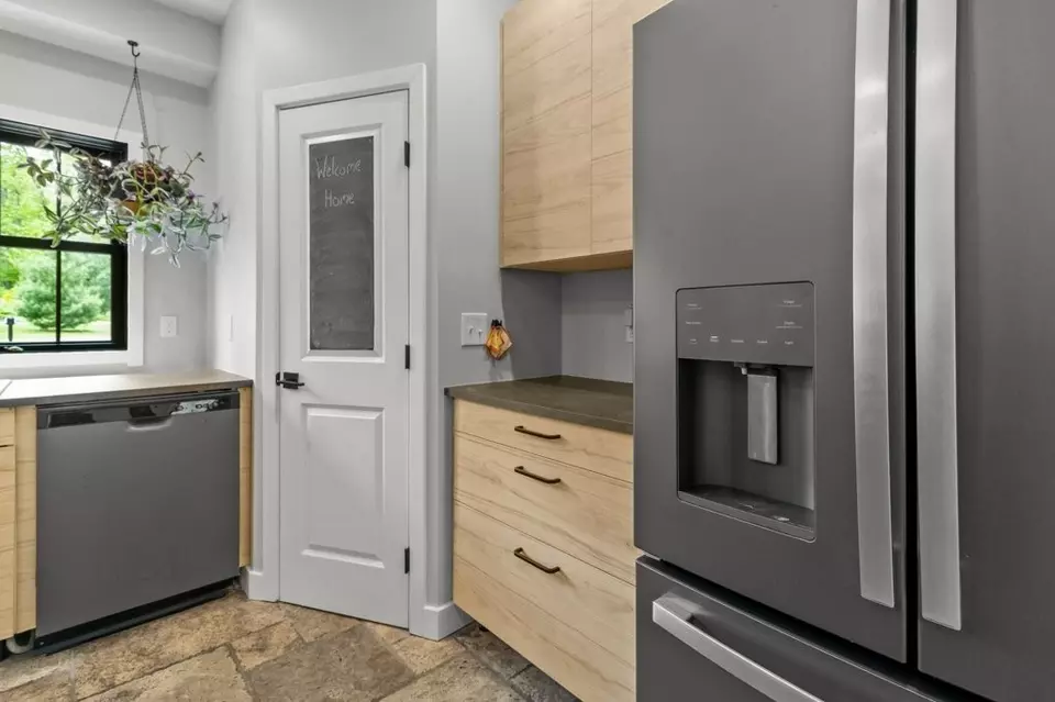 Kitchen - 45 Lloyd Bowen Ct, Glocester, RI 02814 photo 4 of 4