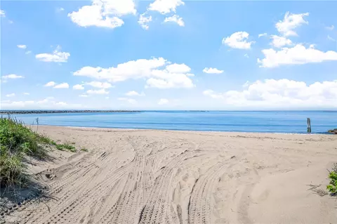 1 Offshore Rd #32, Narragansett, RI 02882