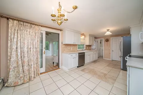 83 Darling St, Warwick, RI 02886 photo 11