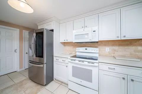 83 Darling St, Warwick, RI 02886 photo 9