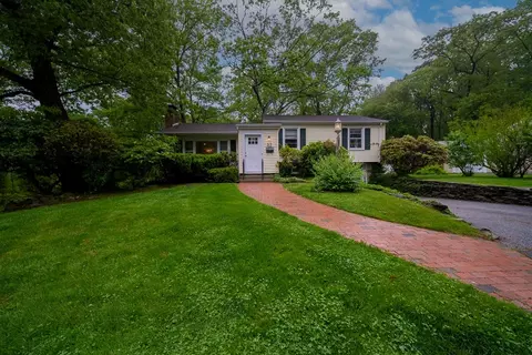 83 Darling St, Warwick, RI 02886 photo 3
