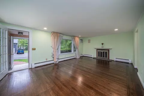 83 Darling St, Warwick, RI 02886 photo 5