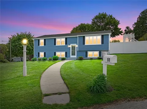 51 Robin Ln, West Warwick, RI 02893