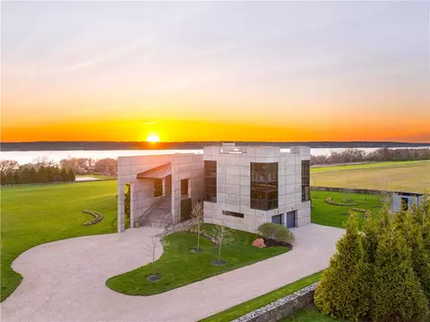 155 W Main Rd, Little Compton, RI 02837