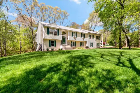 139 Old Rose Hill Rd, South Kingstown, RI 02879