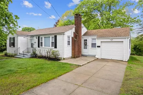 1075 Oaklawn Ave, Cranston, RI 02920