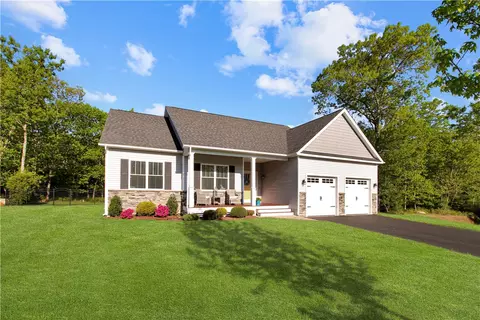 96 Teakwood Dr, Coventry, RI 02816