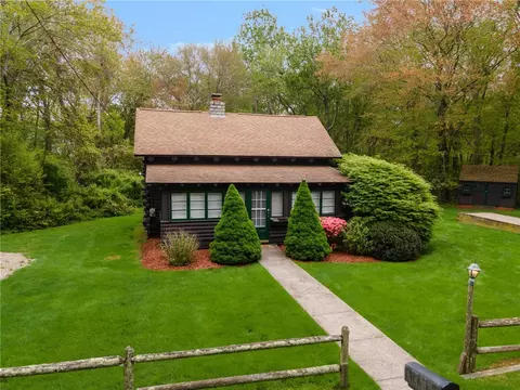 4 Ottawa Trl, Narragansett, RI 02882