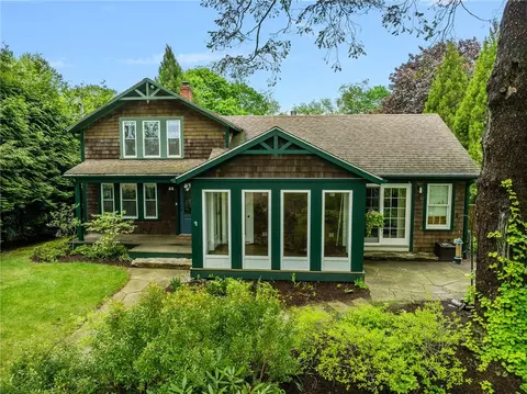 44 Newtown Ave, North Kingstown, RI 02852