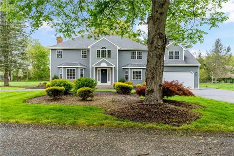 2 Augusta Cir, Rehoboth, MA 02769