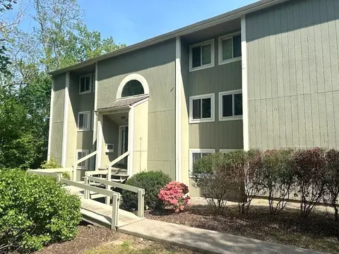 400 New River Rd #314, Manville, RI 02838