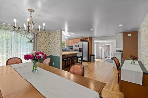 Dining - 7 Sandra Dr, Bristol, RI 02809 photo 2 of 3