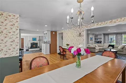 Dining - 7 Sandra Dr, Bristol, RI 02809 photo 3 of 3