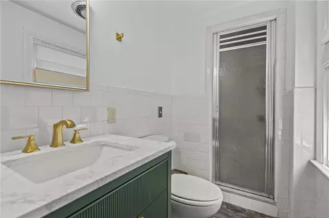 Bath - 7 Sandra Dr, Bristol, RI 02809 photo 2 of 2