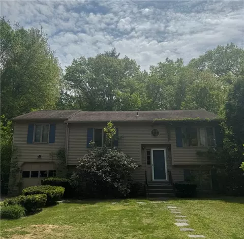 47 Red Oak Dr, Coventry, RI 02816