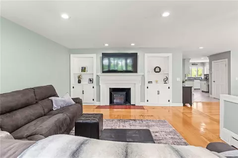 304 Post Rd, Westerly, RI 02891 photo 9