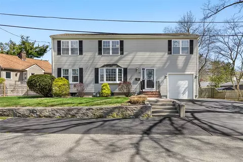 50 Harold St, Riverside, RI 02915