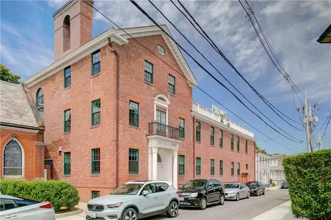 27 High St #5, Newport, RI 02840