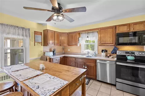 131 Andrews St, Woonsocket, RI 02895 photo 5