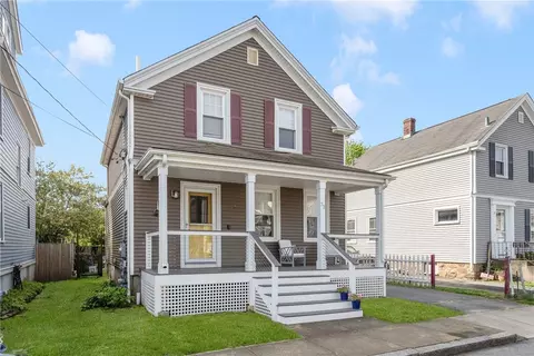 31 Russell Ave, Newport, RI 02840