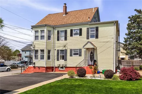 35 Queen St, Cranston, RI 02920